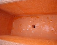 Glatte Innenw&auml;nde und Wasserablauf bei Pflanztrog