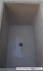 Glatte Innenw&auml;nde und Wasserablauf bei Pflanzk&uuml;bel