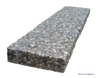 Stufe freitragend (D=8cm) Waschbeton R1 = Oberrheinkiesel 8-16